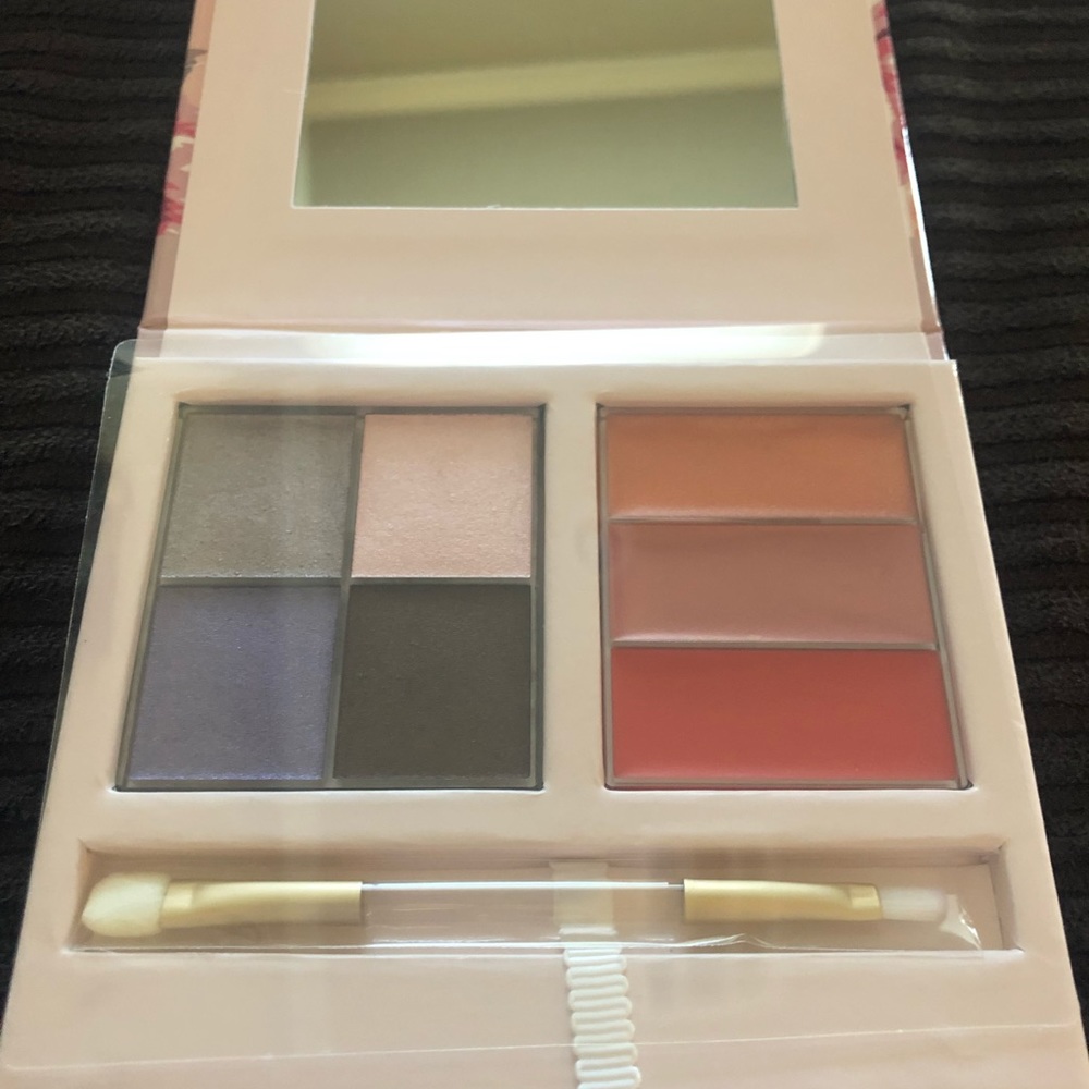 Mary Kay Compact